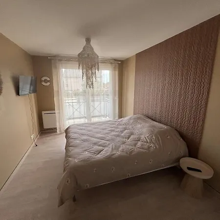 4 Personnes Rue De La Ouistreham