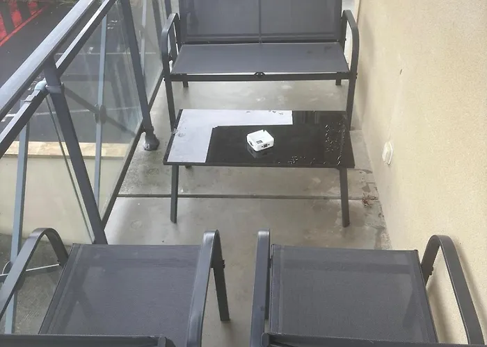 4 Personnes Rue De La