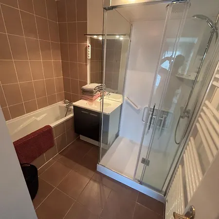 4 Personnes Rue De La Ouistreham