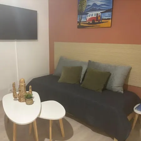 4 Personnes Rue De La *